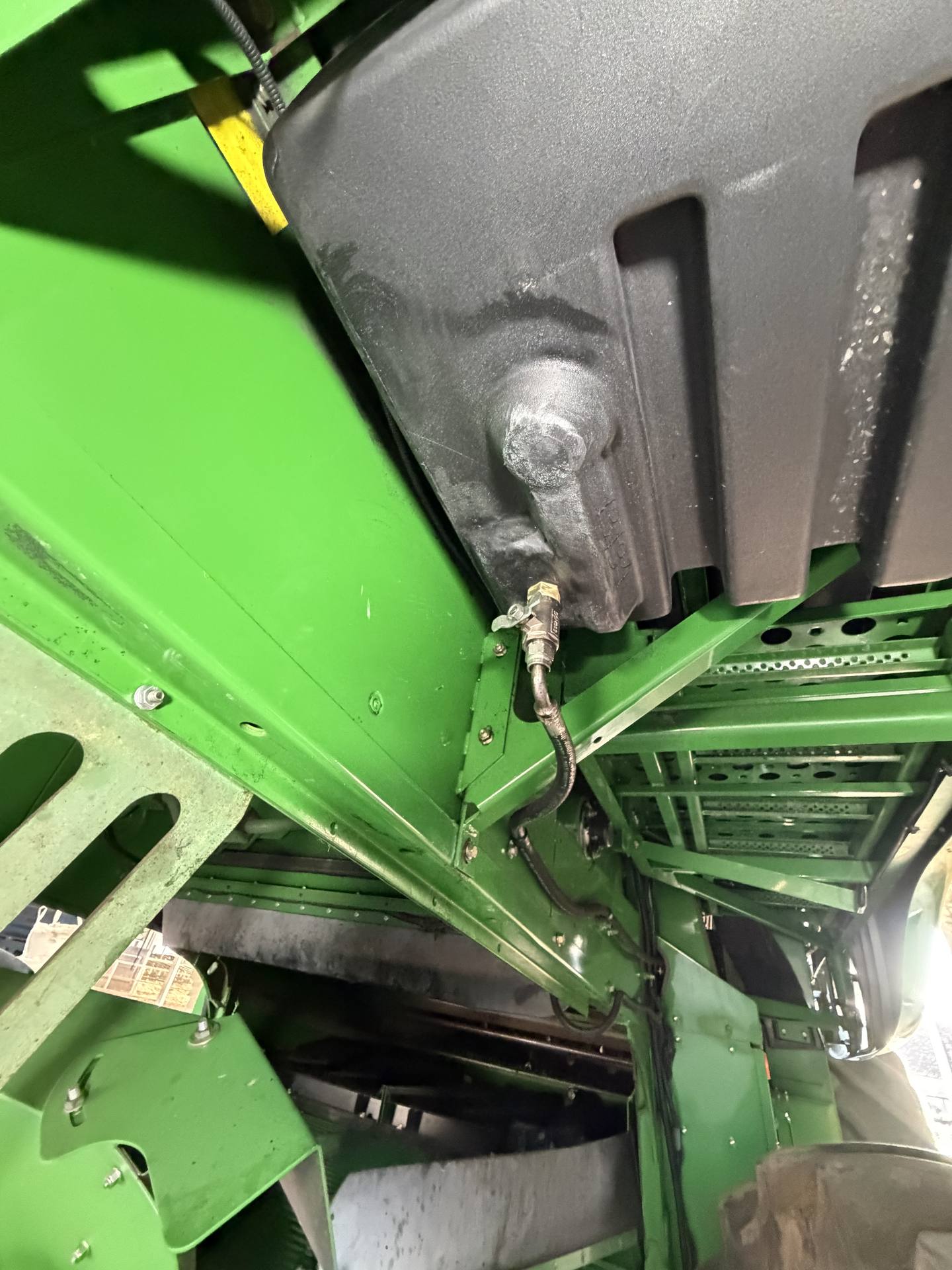 Foto 20 der Reparatur — Kraftstofftank-Reparatur John Deere 9640 — Bronikowo