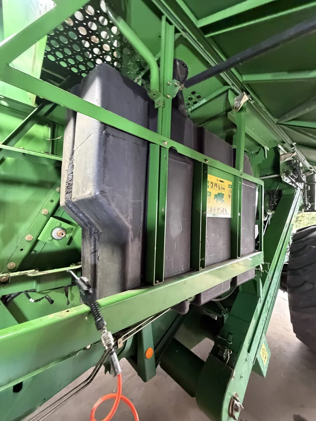 Foto 4 der Reparatur — Kraftstofftank-Reparatur John Deere 1550 — Wiklewo