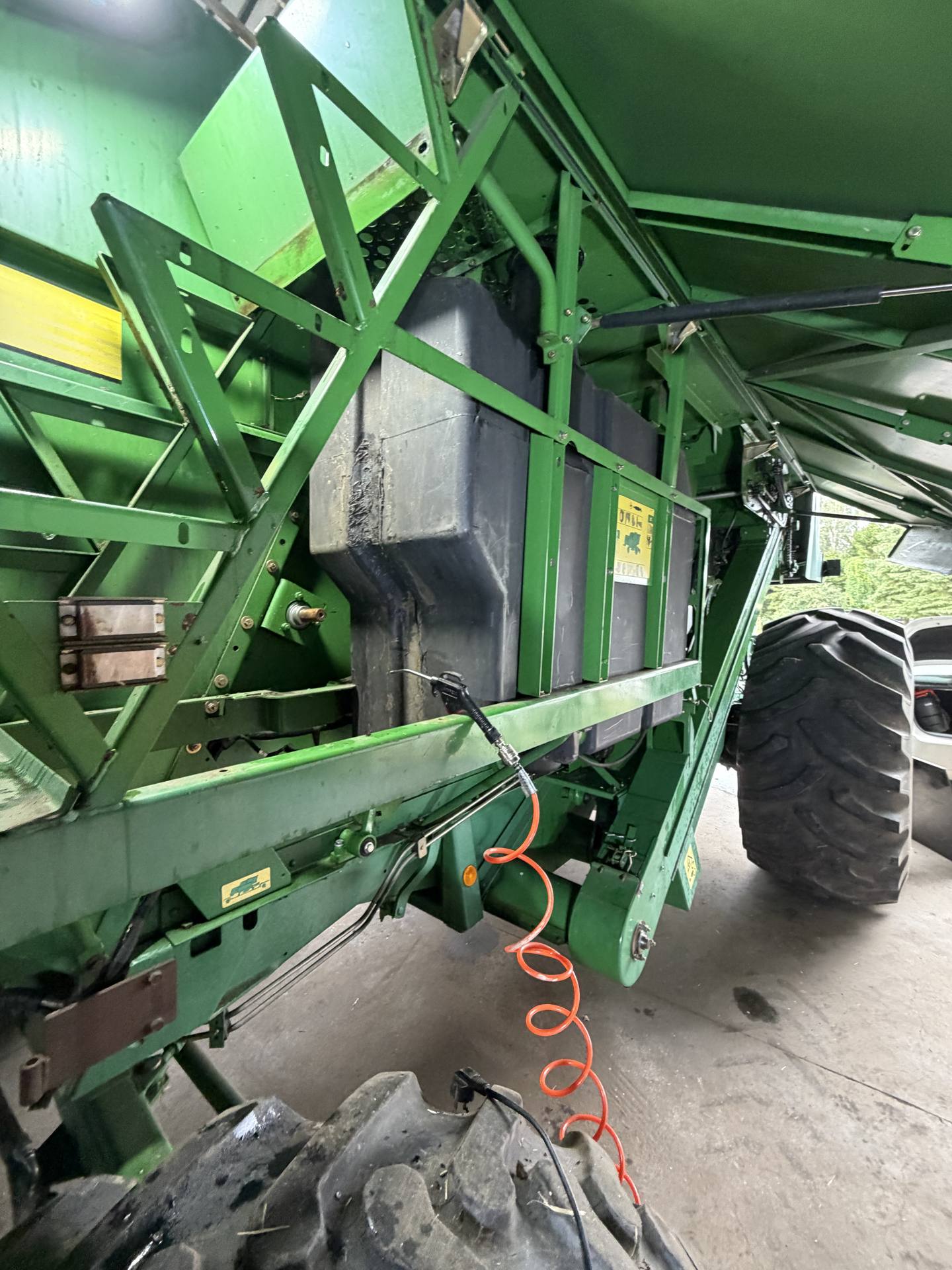Foto 18 der Reparatur — Kraftstofftank-Reparatur John Deere 1550 — Wiklewo