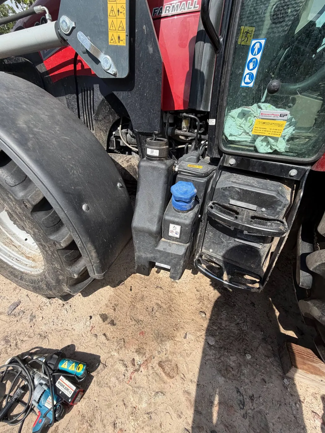 Foto 3 der Reparatur — Kraftstofftank-Reparatur Farmer 8244C — Kaki Mroczki