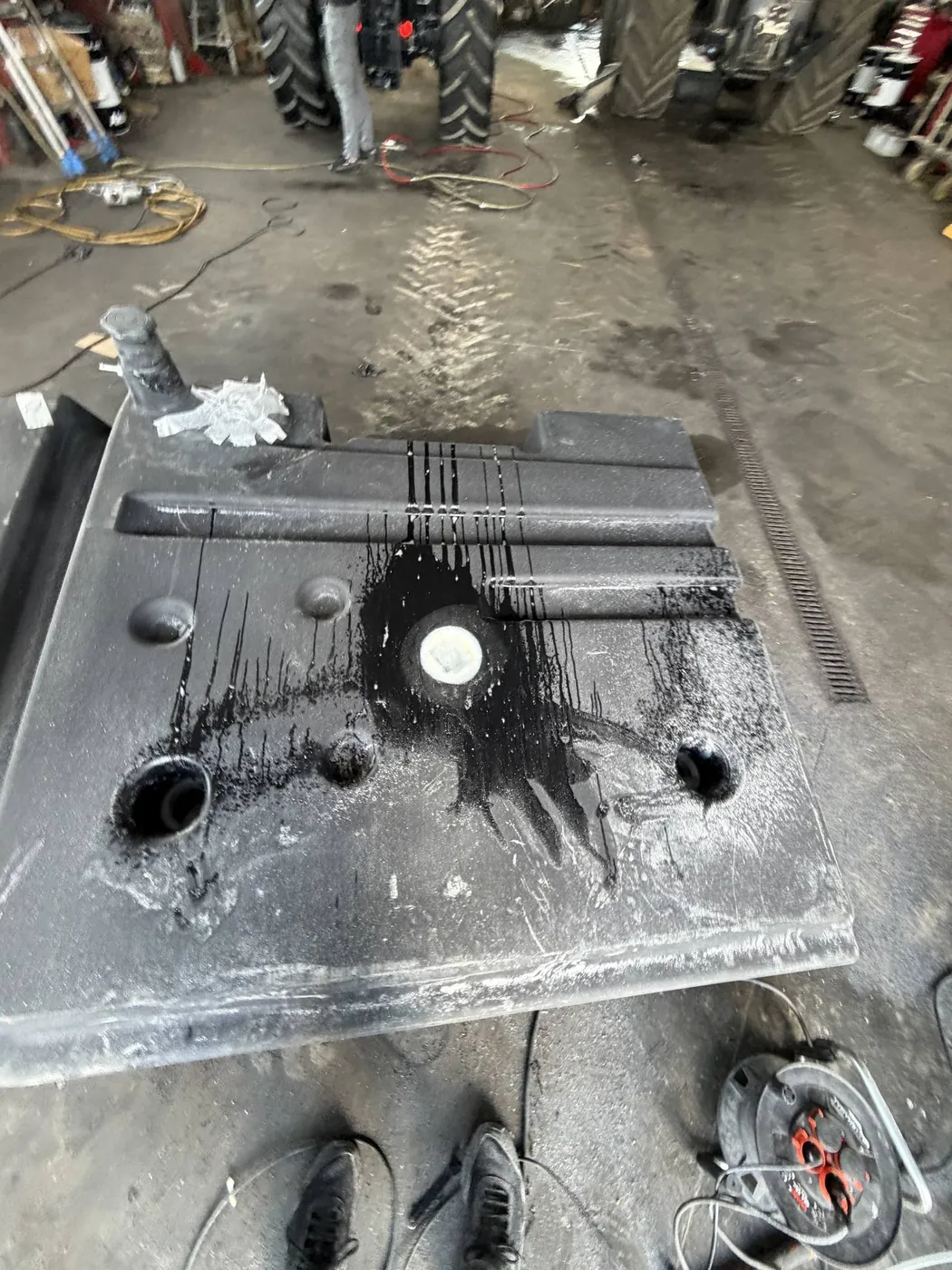 Foto 15 der Reparatur — Kraftstofftank-Reparatur Case IH Axial-Flow 6150 — Górno