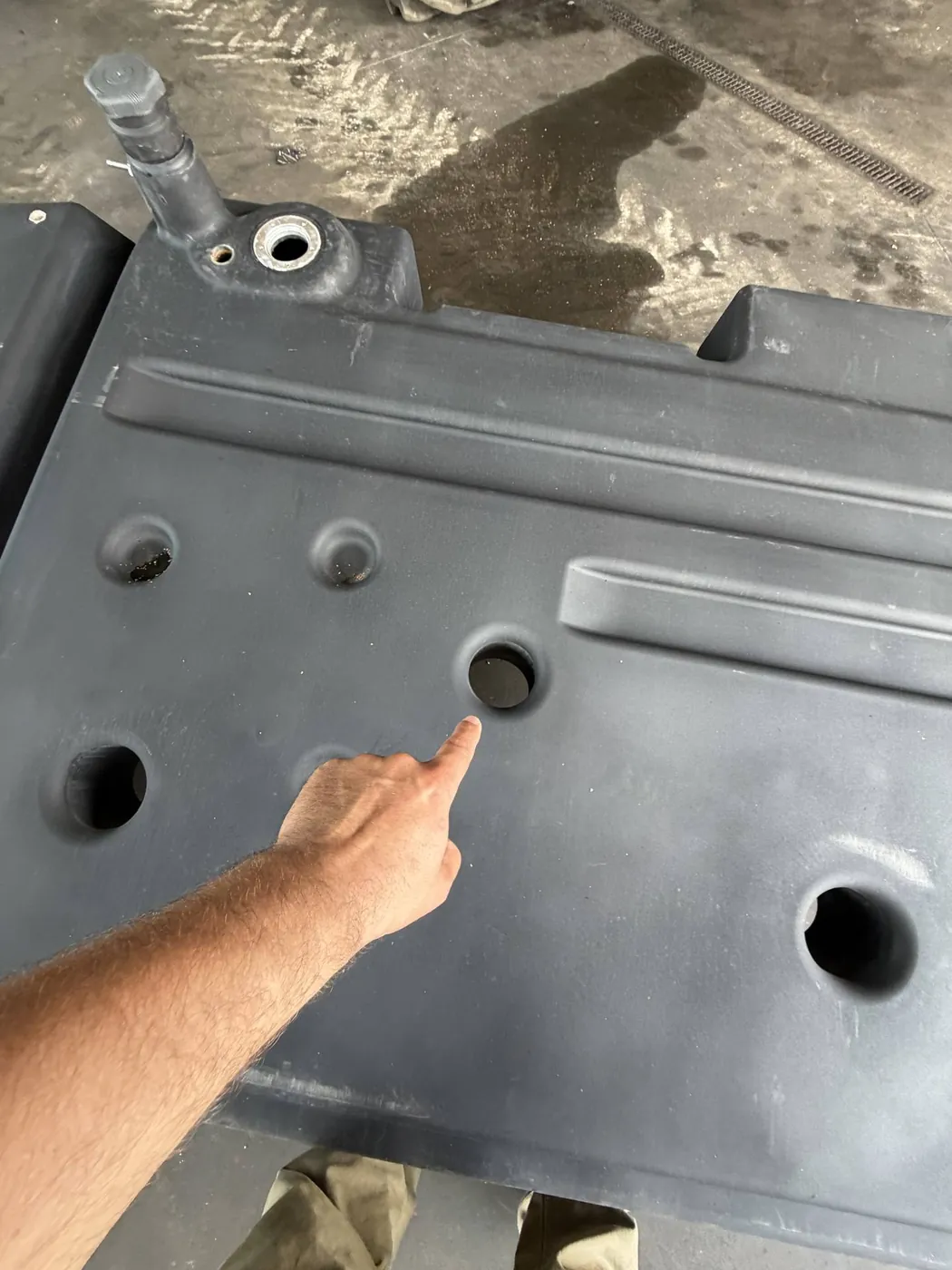 Foto 3 der Reparatur — Kraftstofftank-Reparatur Case IH Axial-Flow 6150 — Górno