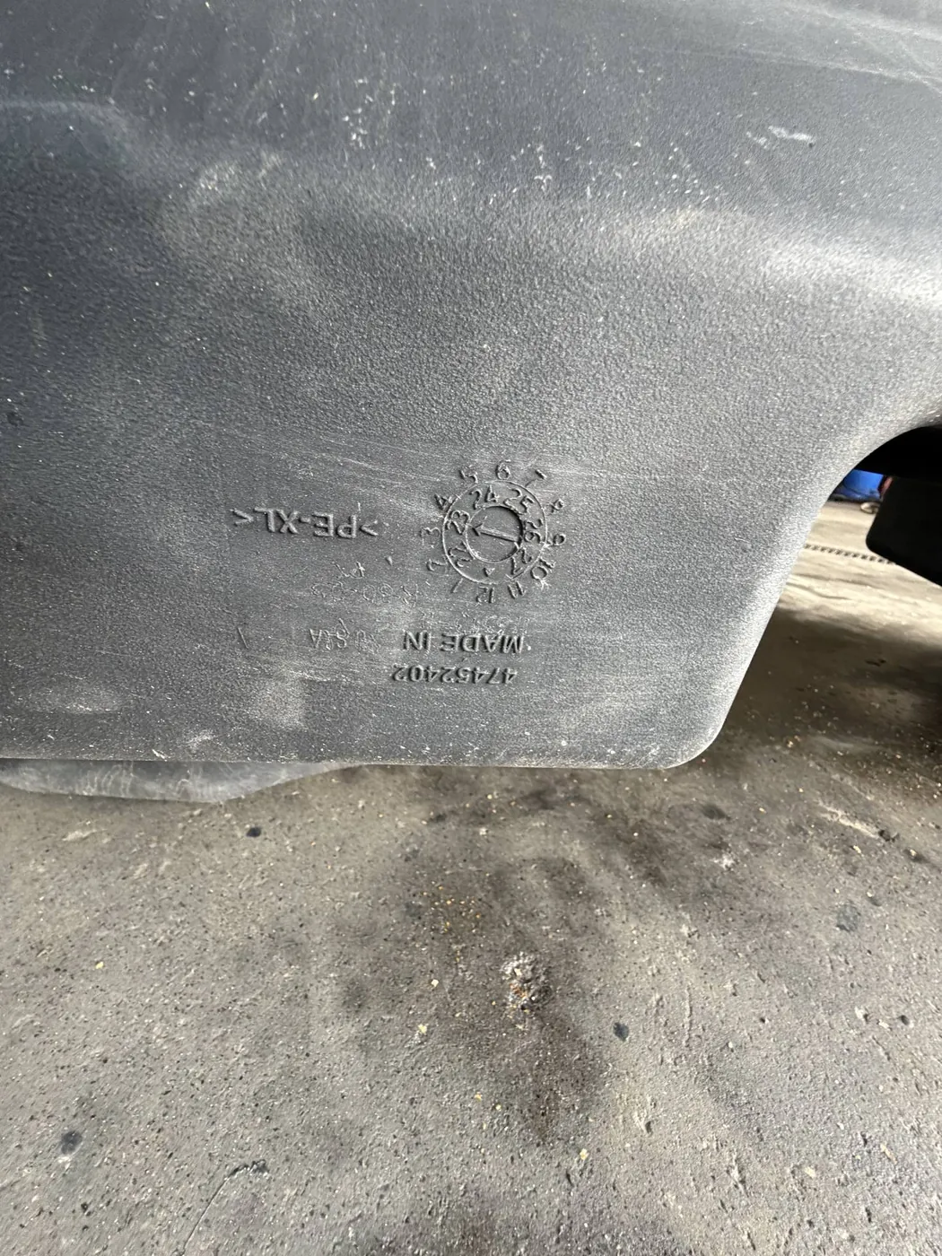 Foto 4 der Reparatur — Kraftstofftank-Reparatur Case IH Axial-Flow 6150 — Górno