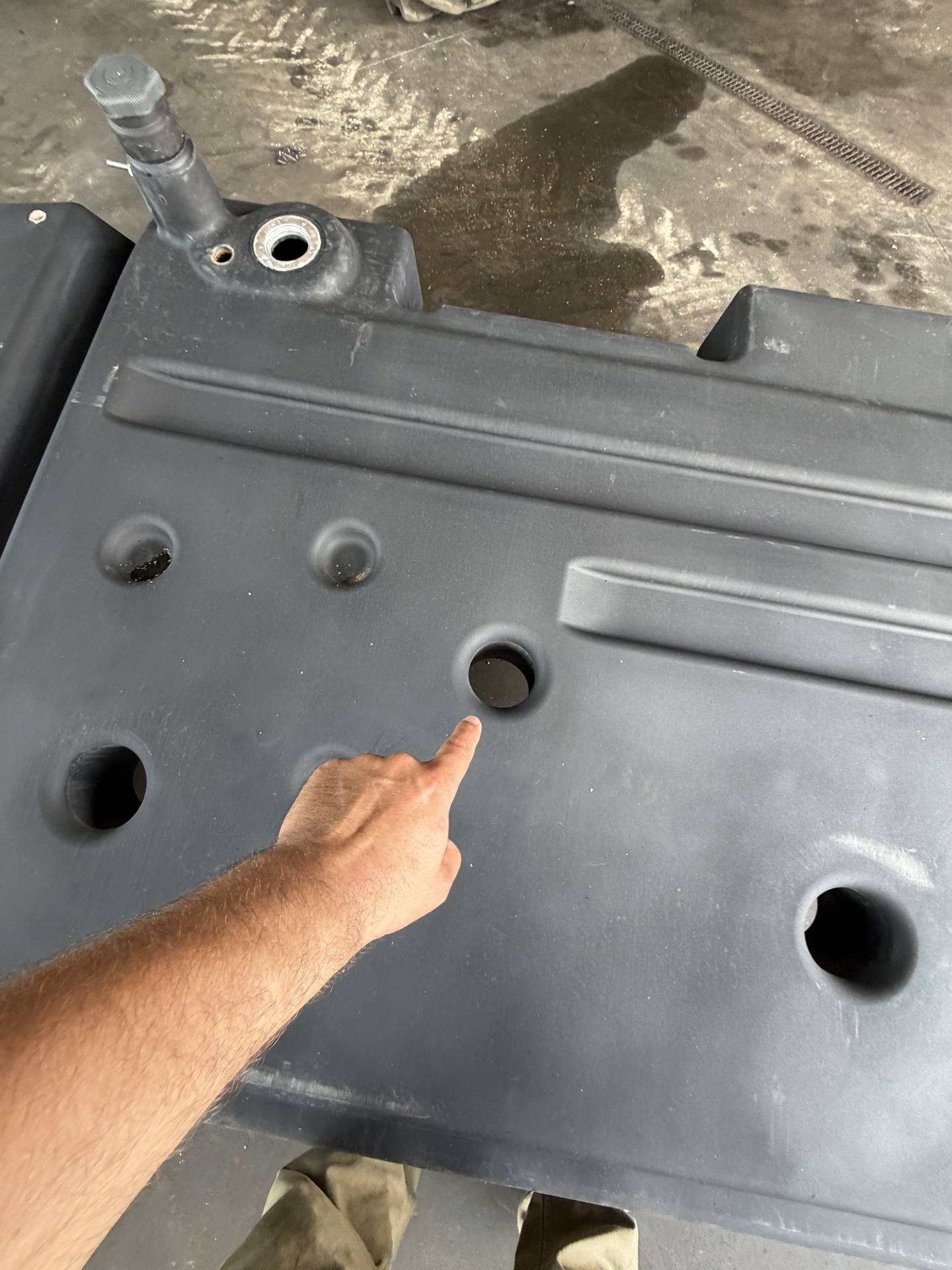 Foto 25 der Reparatur — Kraftstofftank-Reparatur Case IH Axial-Flow 6150 — Górno