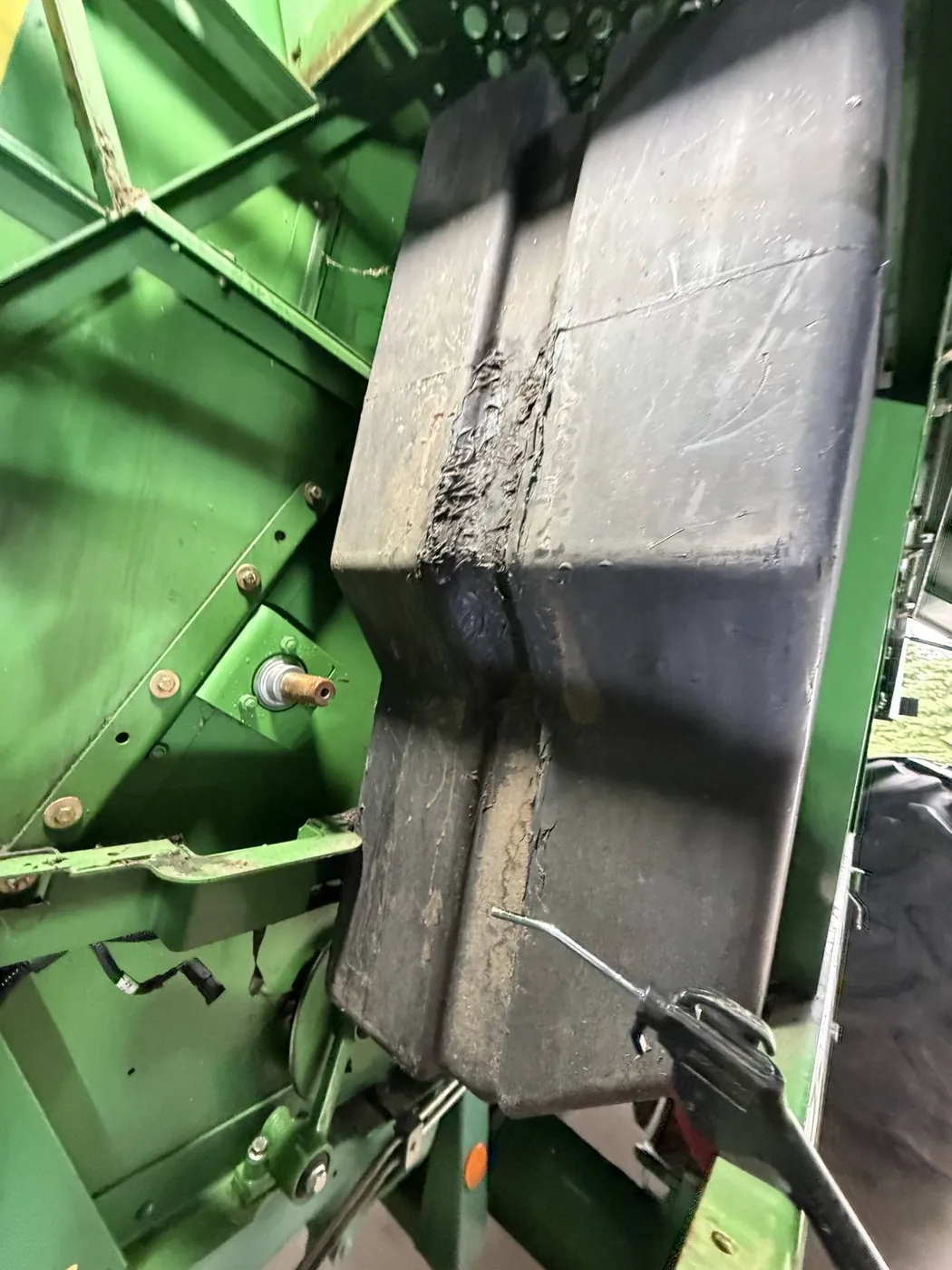 Foto 11 der Reparatur — Kraftstofftank-Reparatur Claas Lexion 560 — Jamy