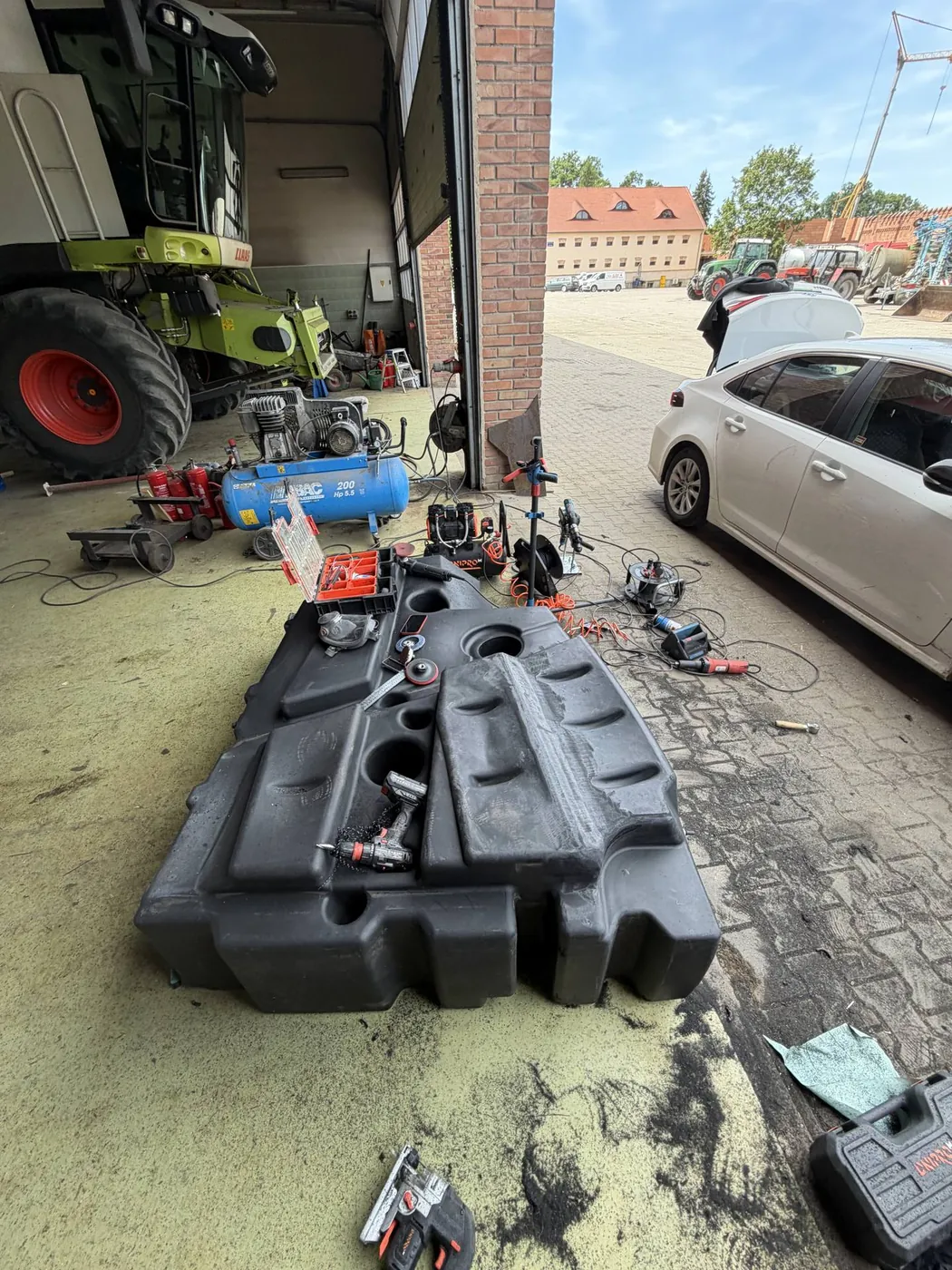 Foto 12 der Reparatur — Kraftstofftank-Reparatur Claas Lexion 560 — Jamy