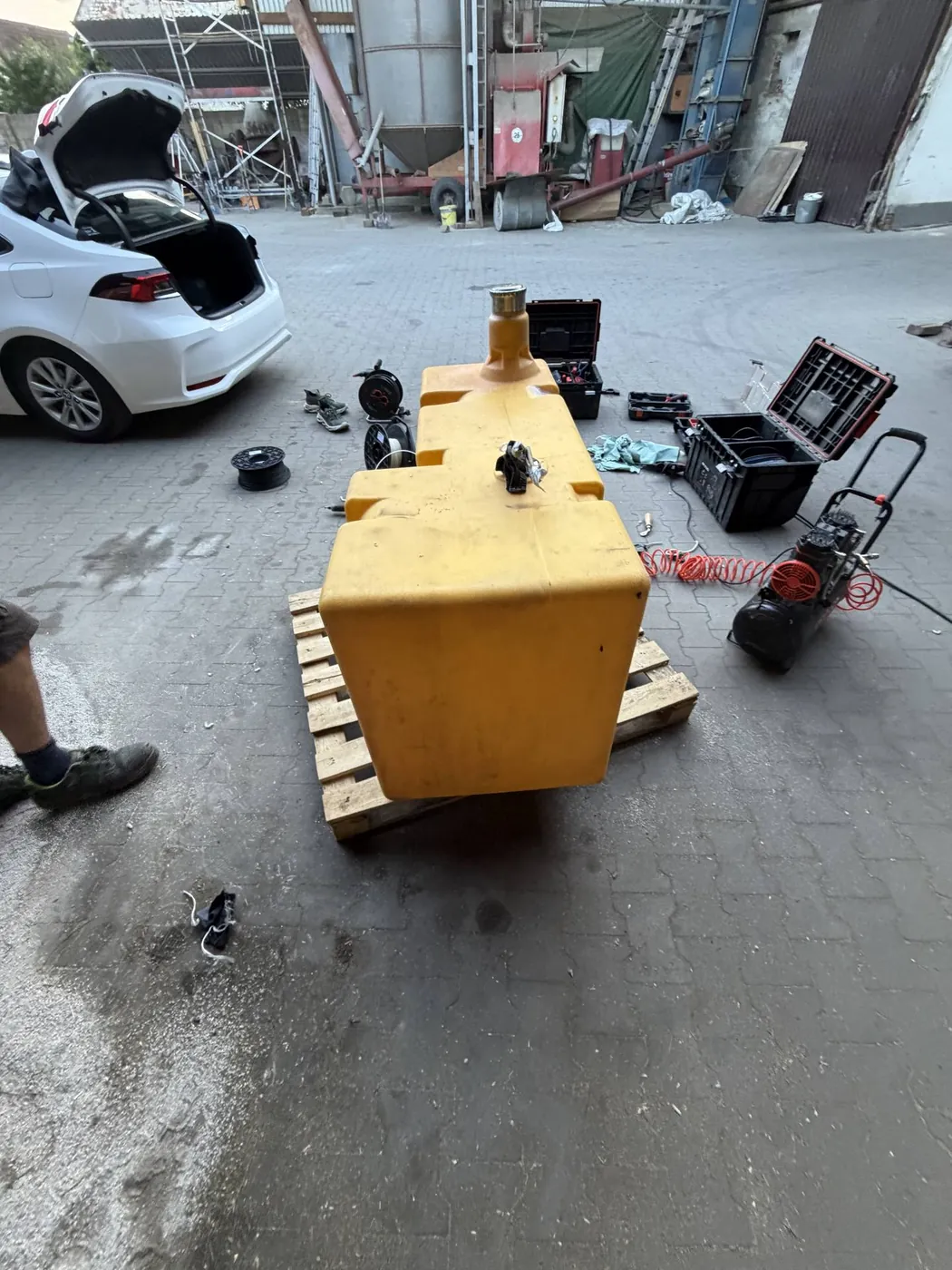 Foto 13 der Reparatur — Kraftstofftank-Reparatur New Holland TC56 — Opole