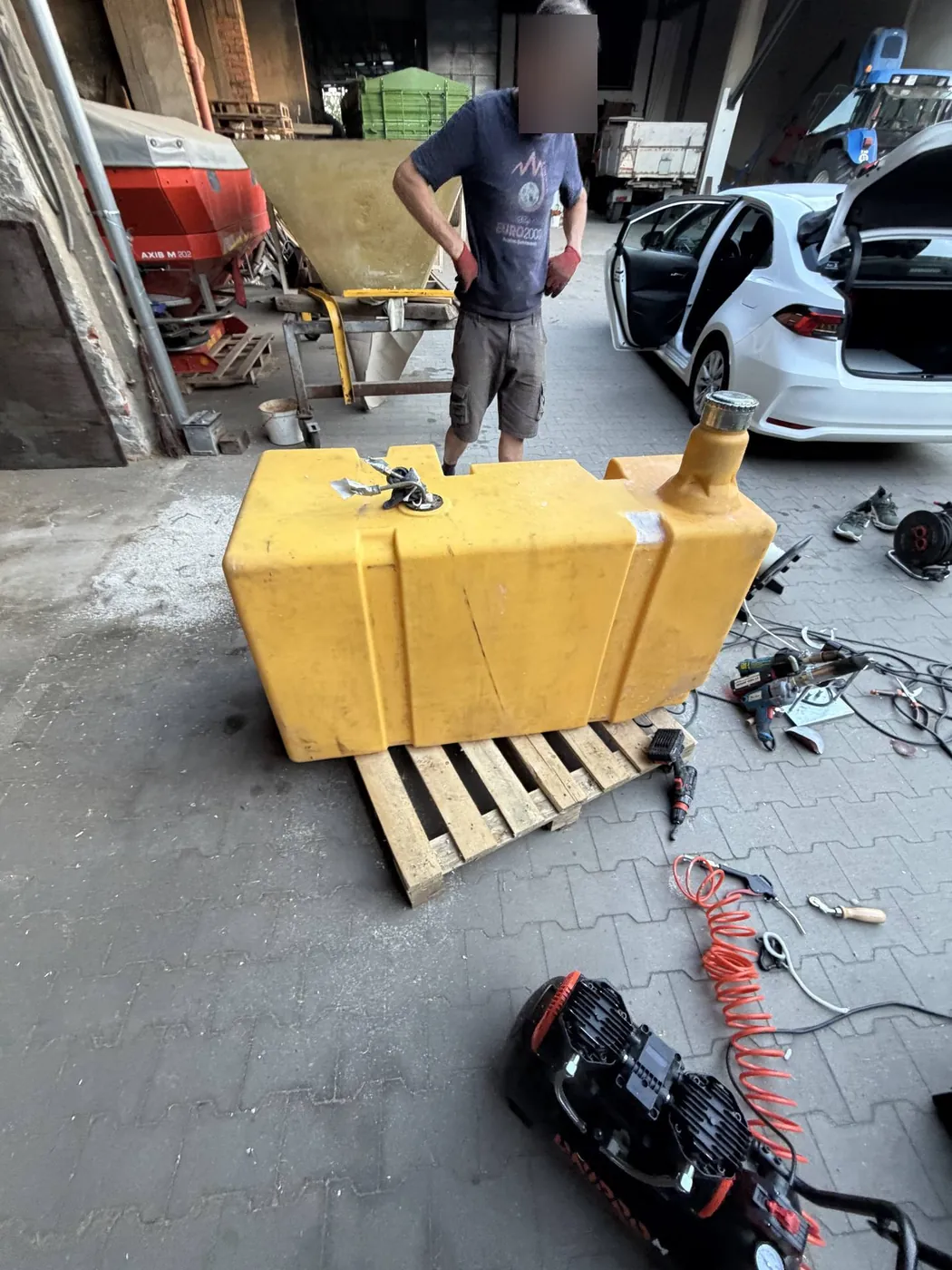 Foto 14 der Reparatur — Kraftstofftank-Reparatur New Holland TC56 — Opole