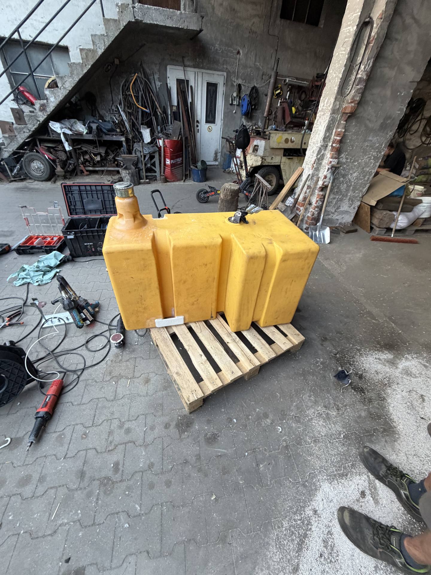 Foto 19 der Reparatur — Kraftstofftank-Reparatur New Holland TC56 — Opole
