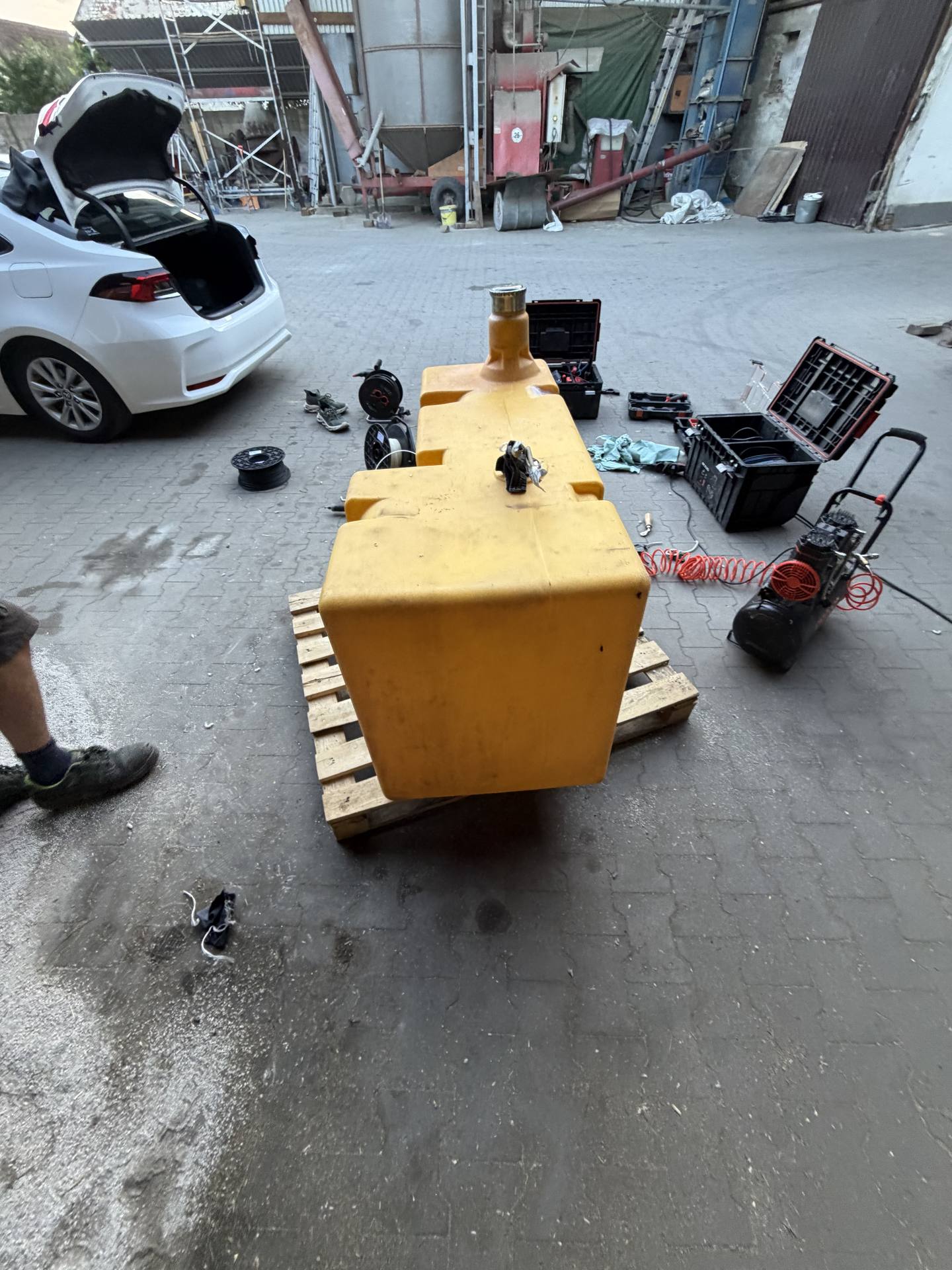 Foto 20 der Reparatur — Kraftstofftank-Reparatur New Holland TC56 — Opole