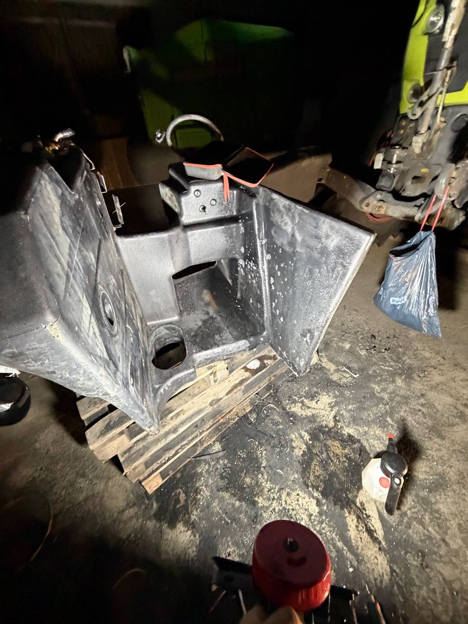 Foto 20 der Reparatur — Kraftstofftank-Reparatur Claas Aksion 870 — Jerka