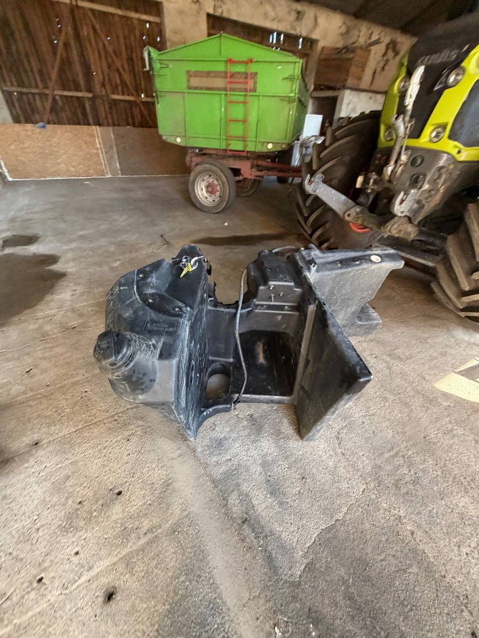 Kraftstofftank — Claas Aksion 870