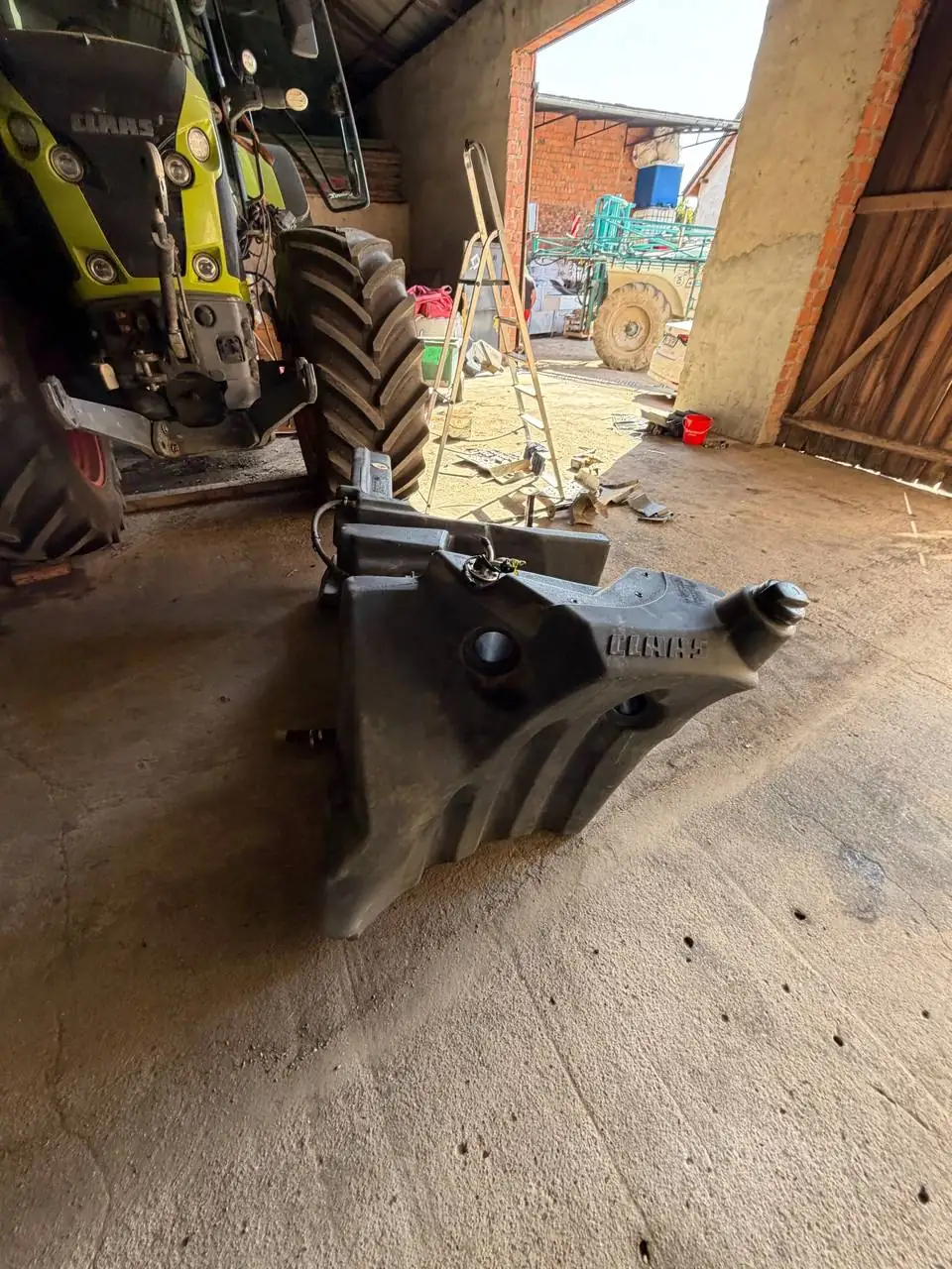 Foto 11 der Reparatur — Kraftstofftank-Reparatur Claas Aksion 870 — Jerka