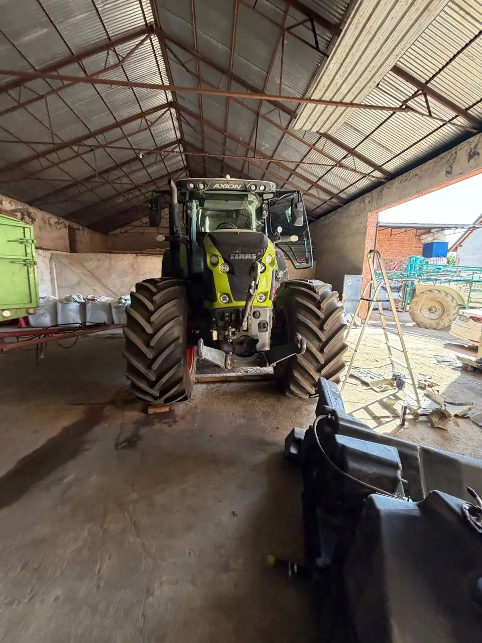 Foto 9 der Reparatur — Kraftstofftank-Reparatur Claas Aksion 870 — Jerka