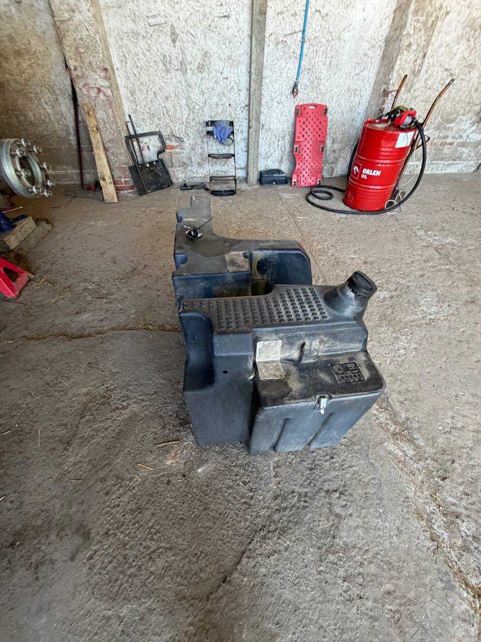 Foto 11 der Reparatur — Kraftstofftank-Reparatur Massey Ferguson