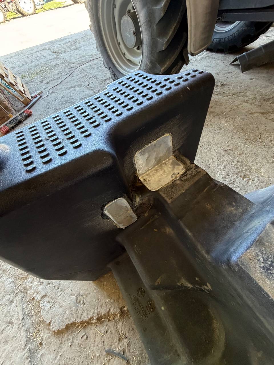 Foto 9 der Reparatur — Kraftstofftank-Reparatur Massey Ferguson