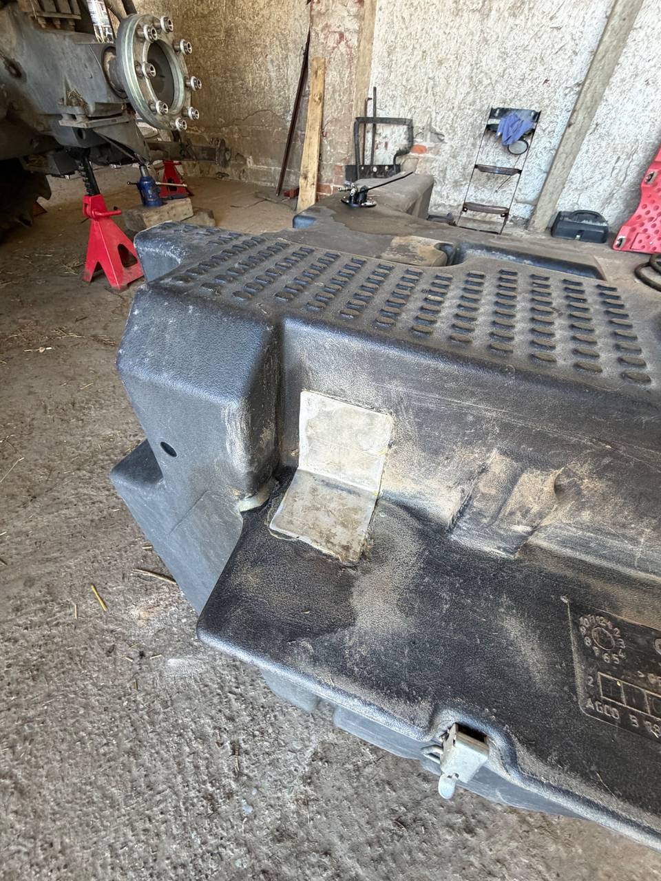 Foto 8 der Reparatur — Kraftstofftank-Reparatur Massey Ferguson