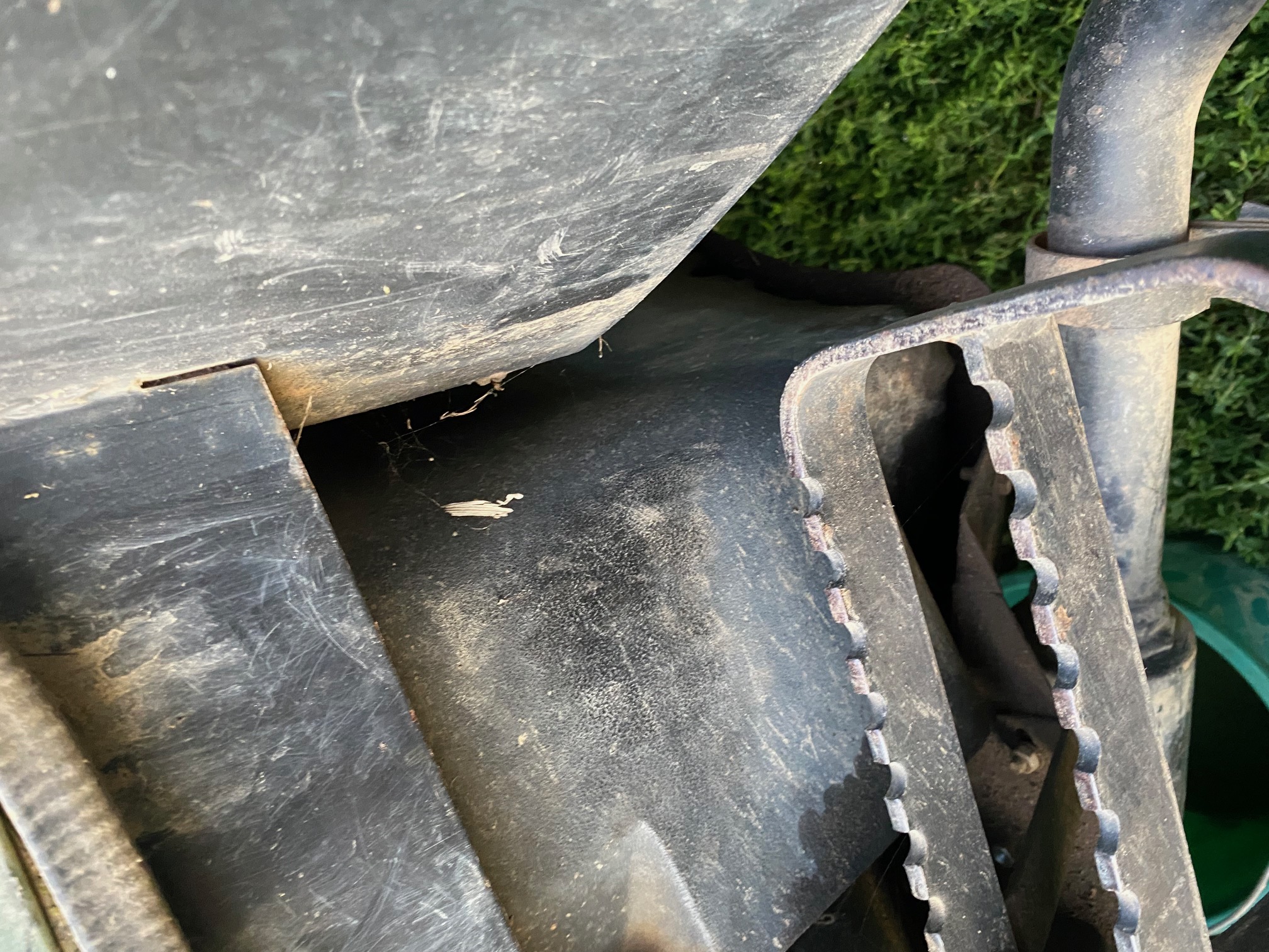Foto 4 der Reparatur — Kraftstofftank-Reparatur Same Roller 60 — Podpniewki