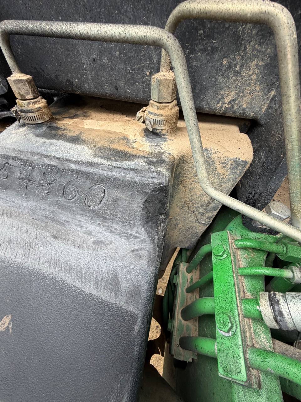 Foto 13 der Reparatur — Kraftstofftank-Reparatur John Deere 8330 — Uniejowice