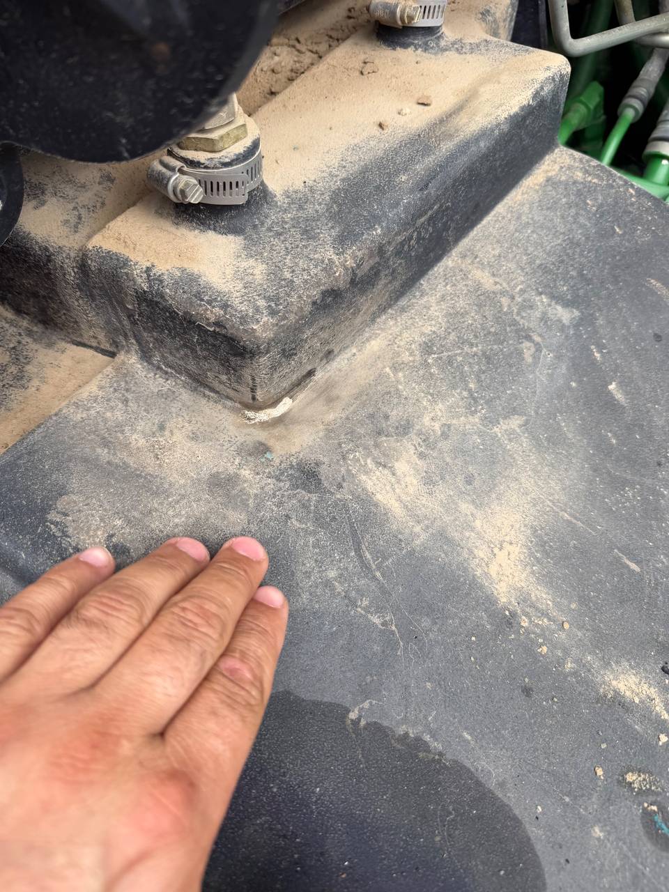 Foto 10 der Reparatur — Kraftstofftank-Reparatur John Deere 8330 — Uniejowice