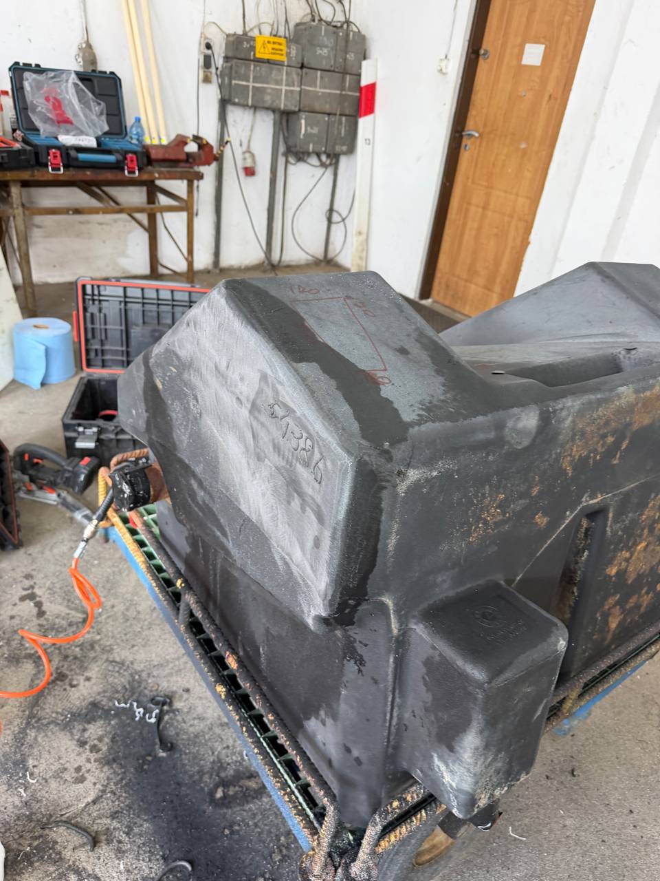 Foto 11 der Reparatur — Kraftstofftank-Reparatur Case Magnum 7220