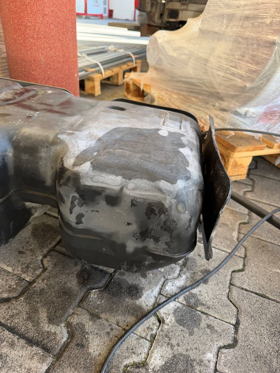 Foto 12 der Reparatur — Kraftstofftank-Reparatur Cadillac Escalade