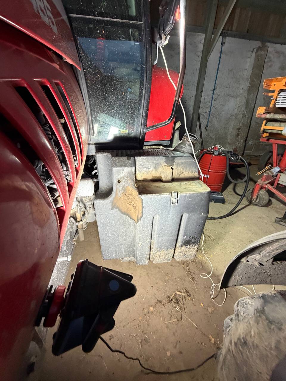 Foto 4 der Reparatur — Kraftstofftank-Reparatur Massey Ferguson 6485