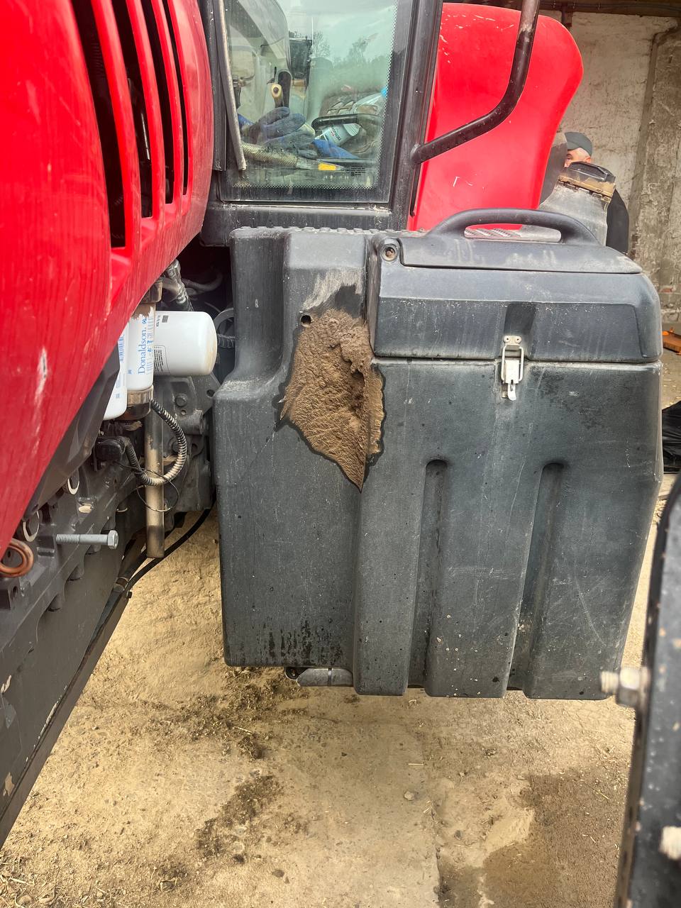 Foto 1 der Reparatur — Kraftstofftank-Reparatur Massey Ferguson 6485