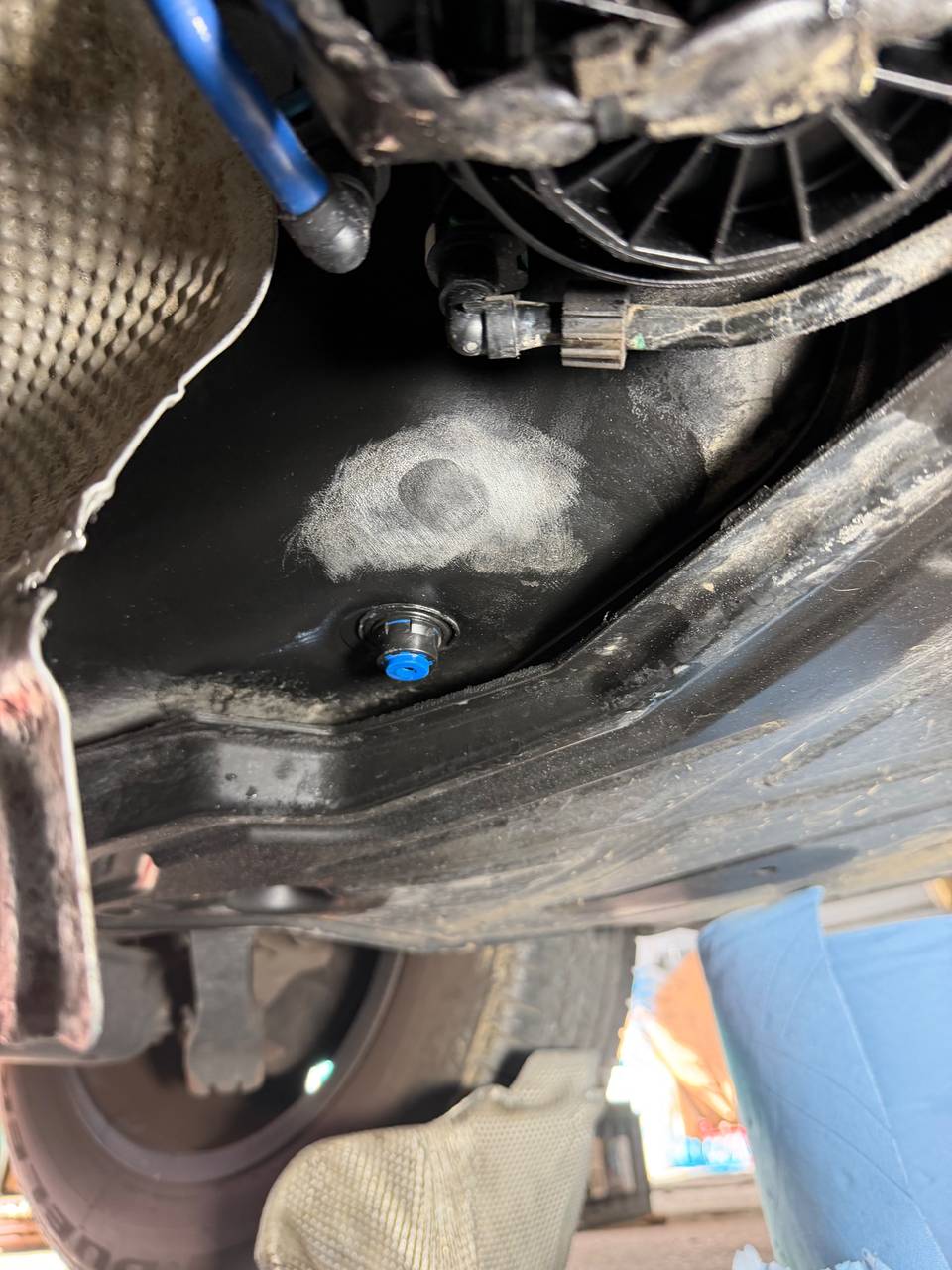 Foto 9 der Reparatur — Kraftstofftank-Reparatur Mercedes-Benz GLC
