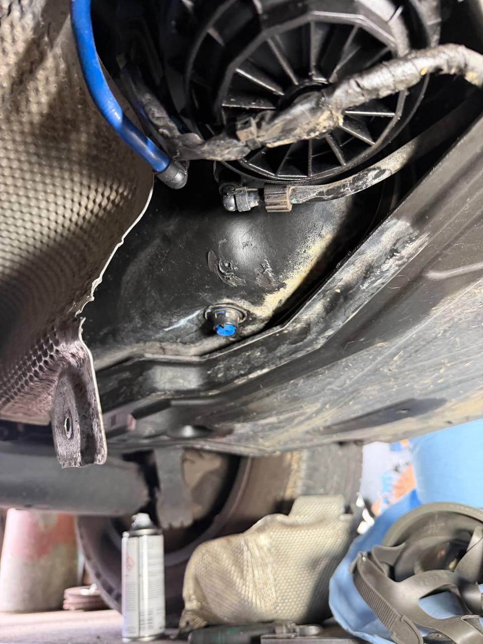 Foto 5 der Reparatur — Kraftstofftank-Reparatur Mercedes-Benz GLC