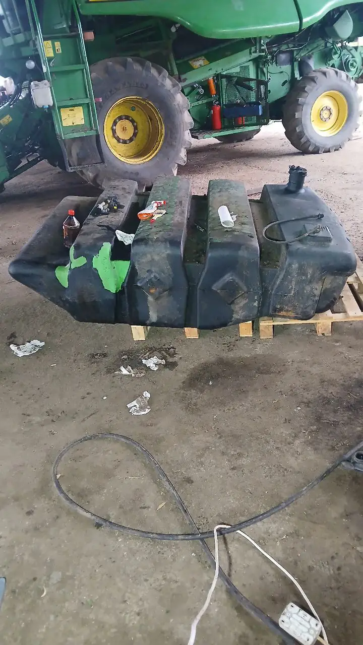 Foto 2 der Reparatur — Kraftstofftank-Reparatur John Deere — Juli 2025