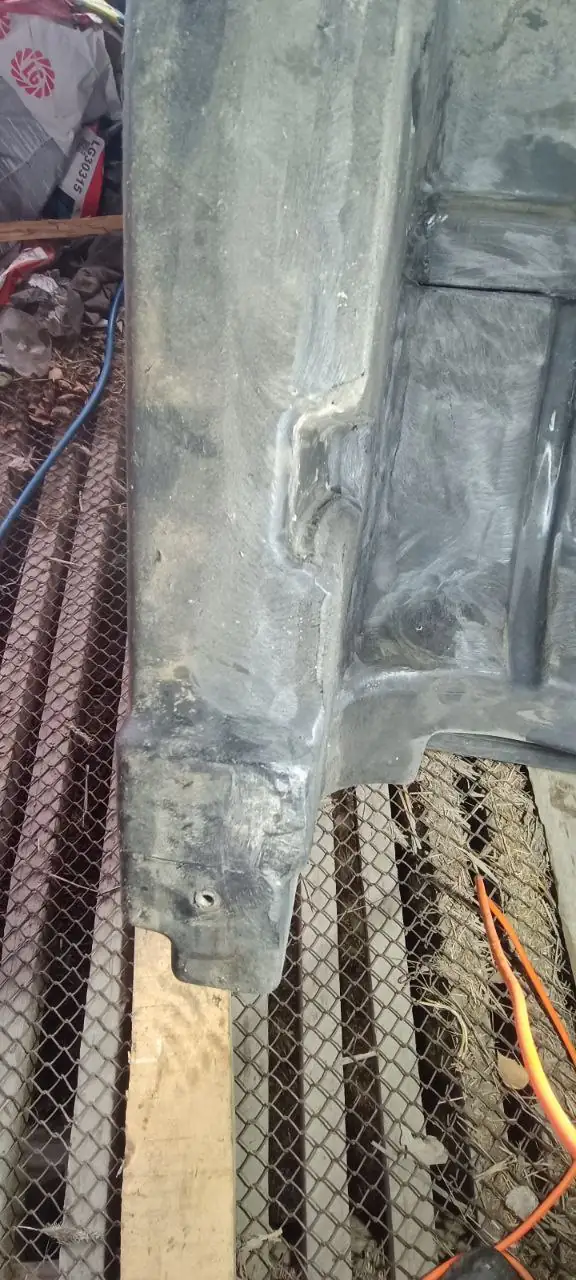 Foto 3 der Reparatur — Kraftstofftank-Reparatur Case 340 — Risse, undicht