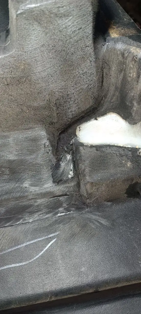 Foto 4 der Reparatur — Kraftstofftank-Reparatur Case 340 — Risse, undicht