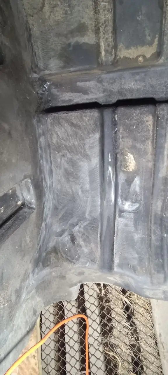 Foto 5 der Reparatur — Kraftstofftank-Reparatur Case 340 — Risse, undicht