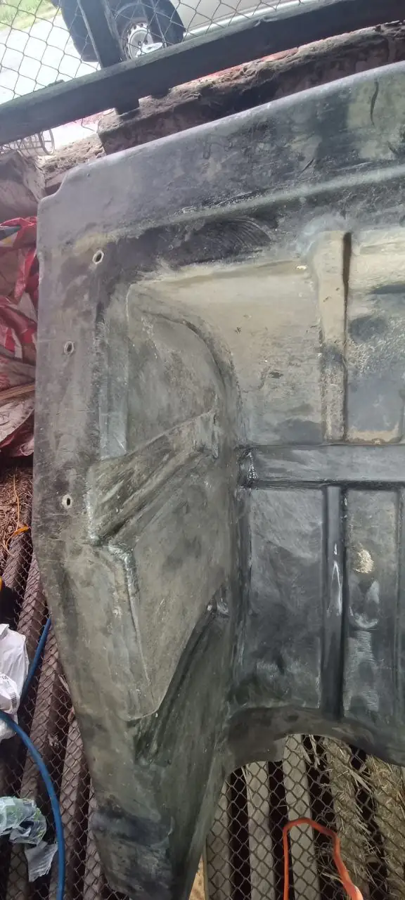 Foto 6 der Reparatur — Kraftstofftank-Reparatur Case 340 — Risse, undicht
