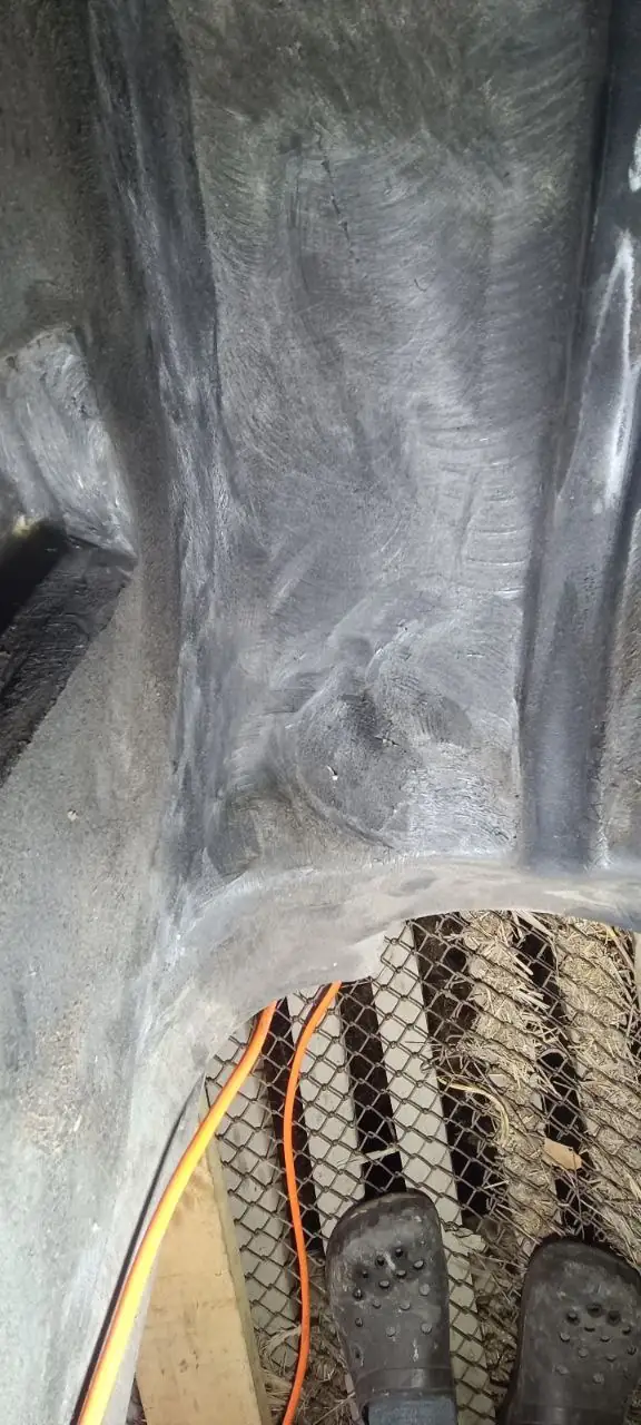 Foto 8 der Reparatur — Kraftstofftank-Reparatur Case 340 — Risse, undicht