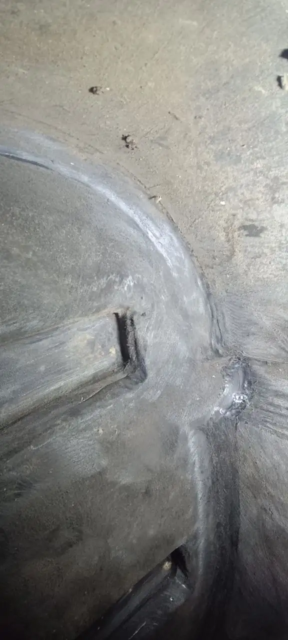Foto 2 der Reparatur — Kraftstofftank-Reparatur Case 340 — Risse, undicht