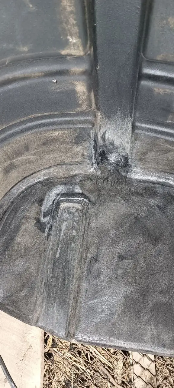 Foto 19 der Reparatur — Kraftstofftank-Reparatur Case 340 — Risse, undicht