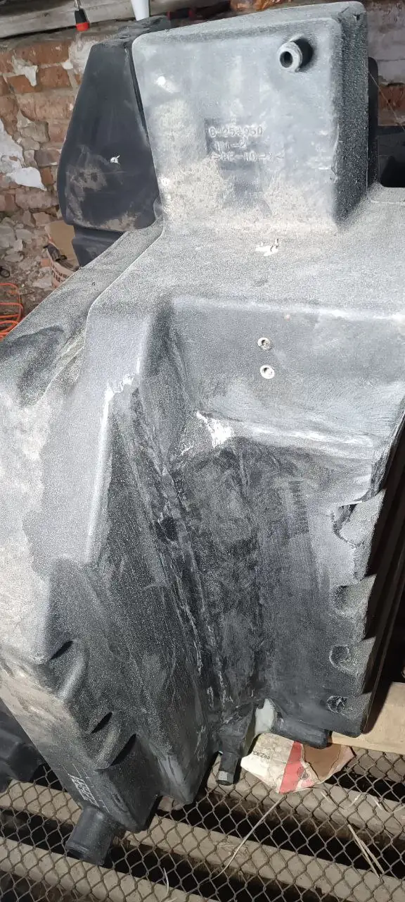 Foto 12 der Reparatur — Kraftstofftank-Reparatur Case 340 — Risse, undicht