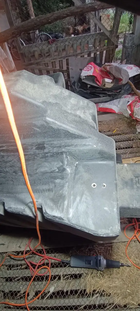 Foto 14 der Reparatur — Kraftstofftank-Reparatur Case 340 — Risse, undicht