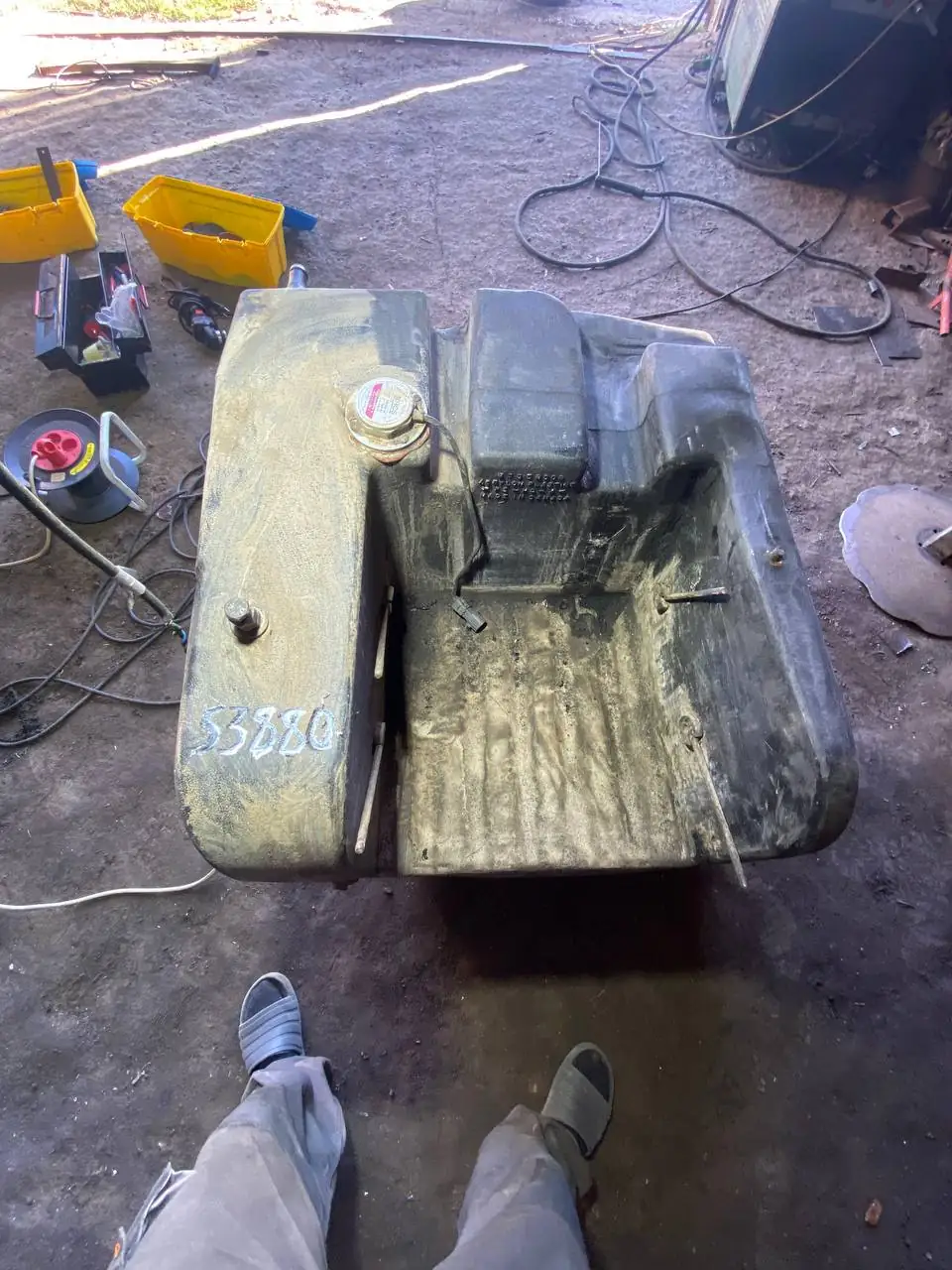 Foto 5 der Reparatur — Kraftstofftank-Reparatur New Holland T8040