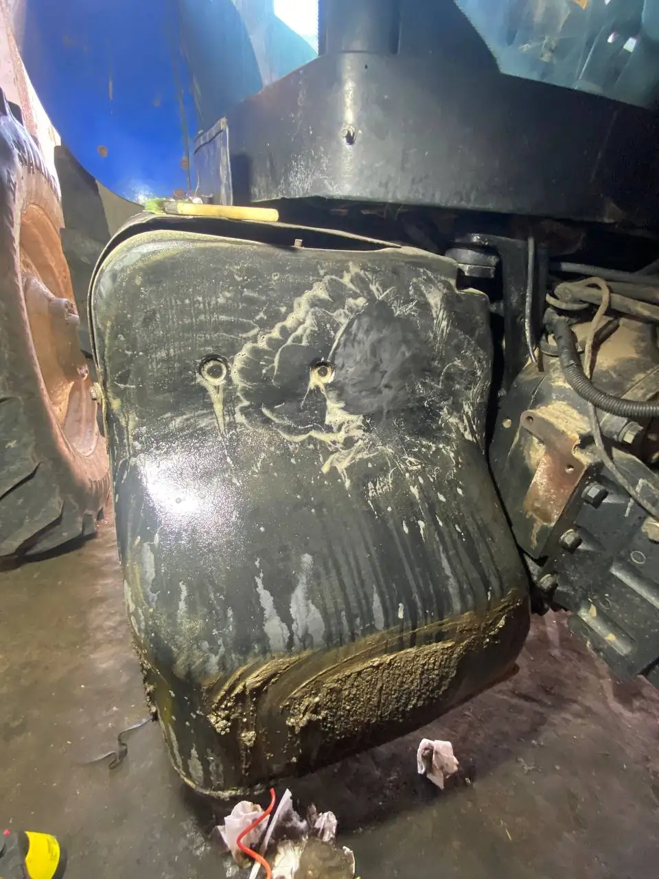 Foto 4 der Reparatur — Kraftstofftank-Reparatur New Holland T8040