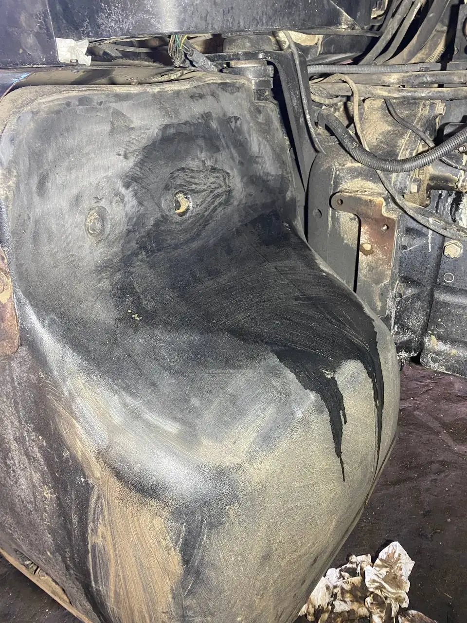 Foto 7 der Reparatur — Kraftstofftank-Reparatur New Holland T8040