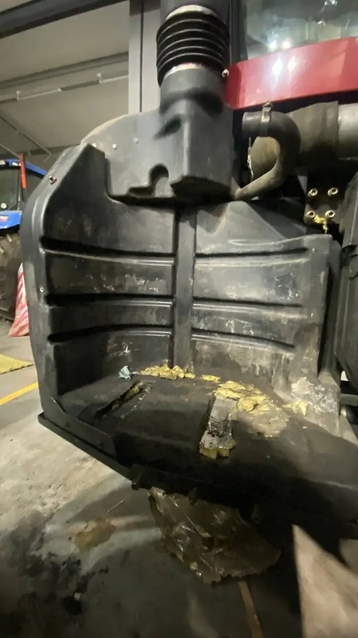 Foto 13 der Reparatur — Kraftstofftank-Reparatur Case 340 — Undicht am Auspuff