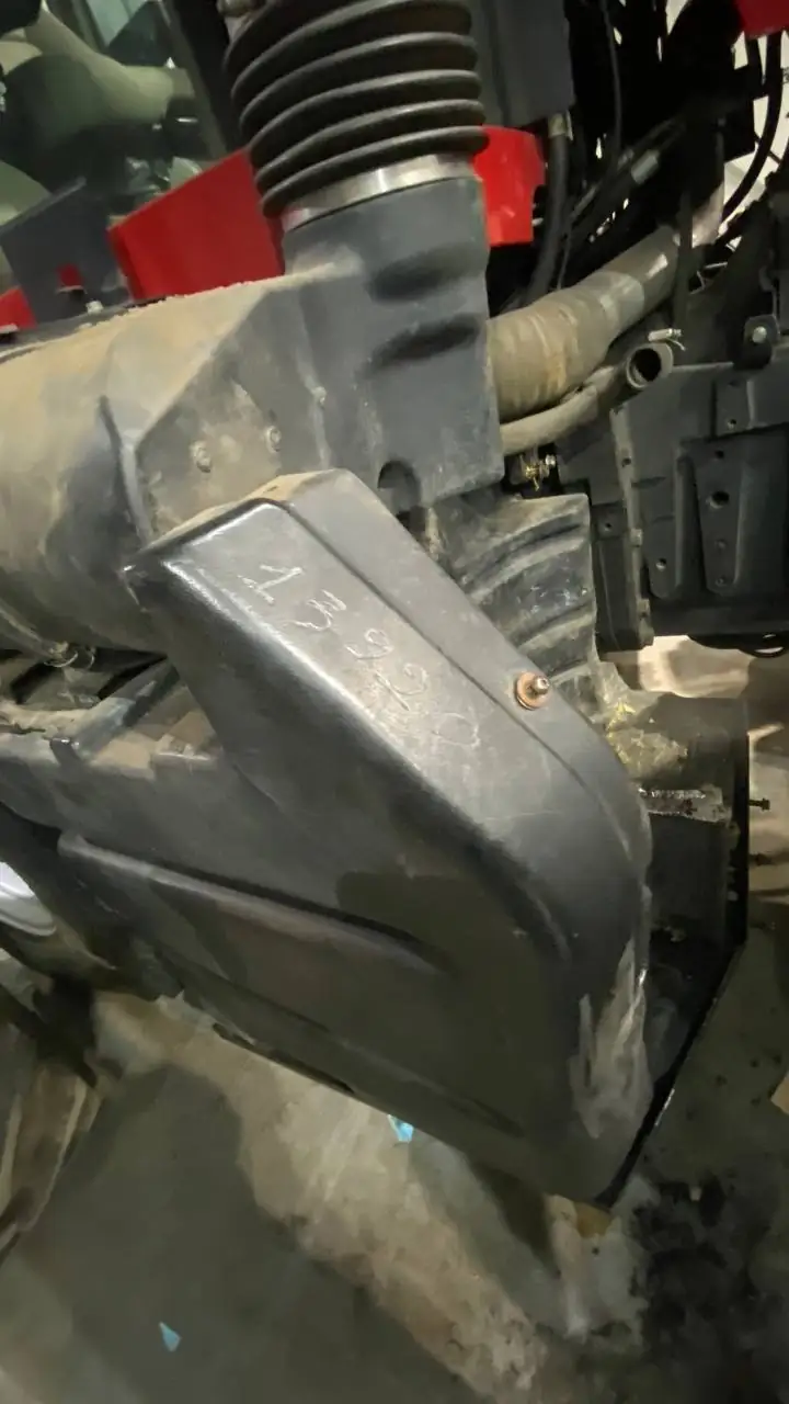 Foto 9 der Reparatur — Kraftstofftank-Reparatur Case 340 — Undicht am Auspuff