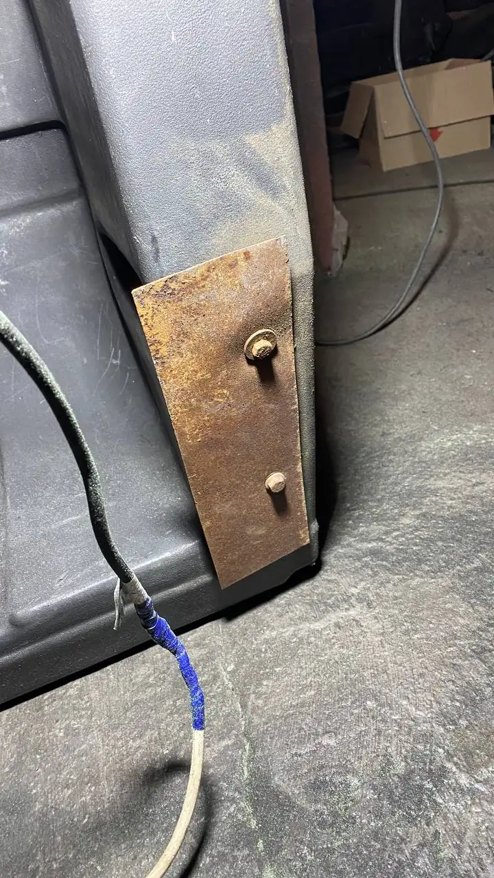 Foto 5 der Reparatur — Kraftstofftank-Reparatur Case 340 — Risse
