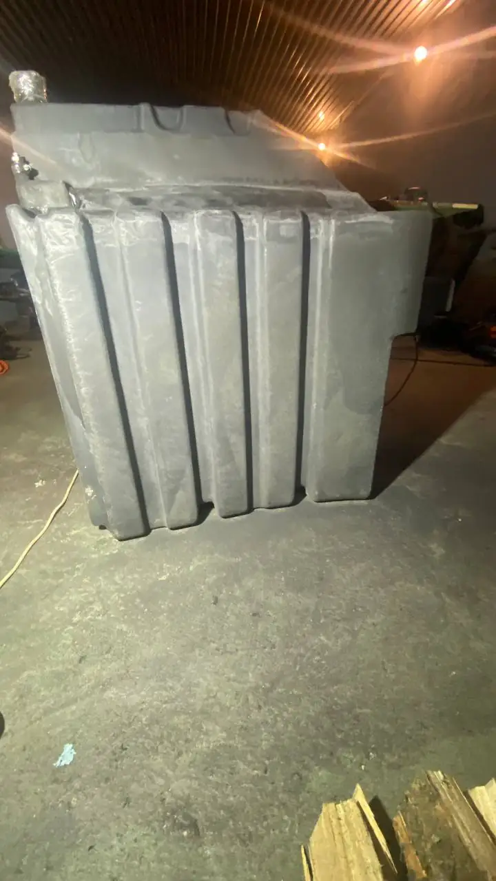 Foto 10 der Reparatur — Kraftstofftank-Reparatur Case 340 — Risse