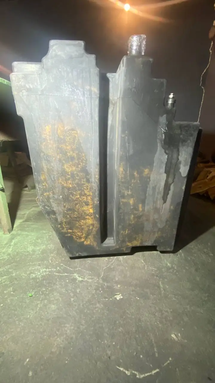 Foto 6 der Reparatur — Kraftstofftank-Reparatur Case 340 — Risse