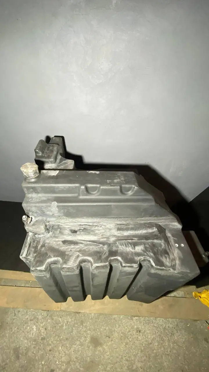 Foto 13 der Reparatur — Kraftstofftank-Reparatur Case 340 — Risse