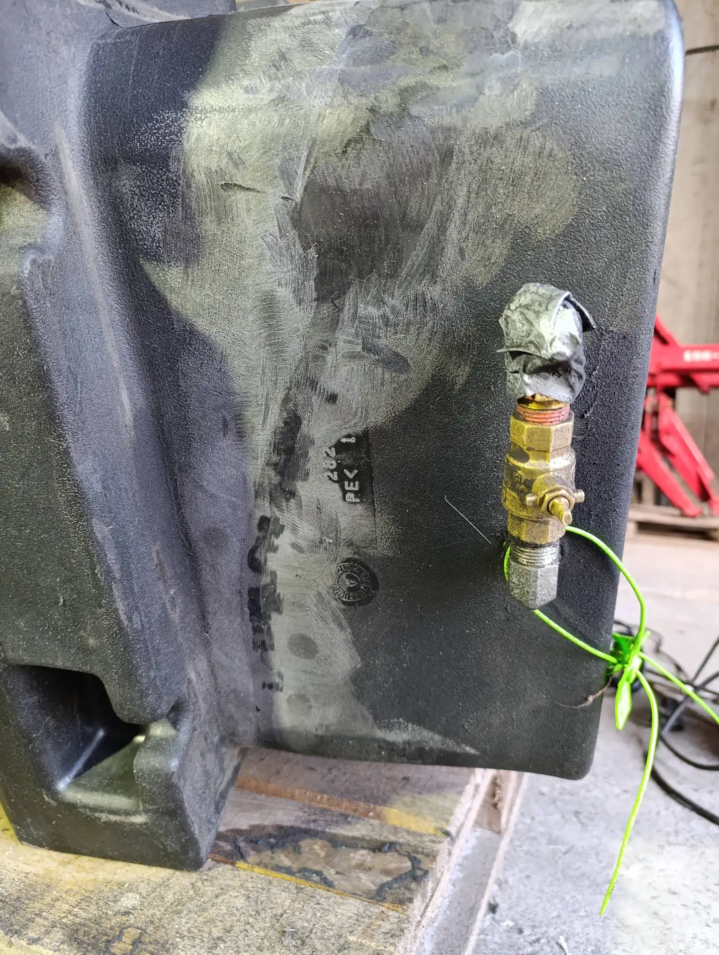 Foto 10 der Reparatur — Kraftstofftank-Reparatur Case 4430